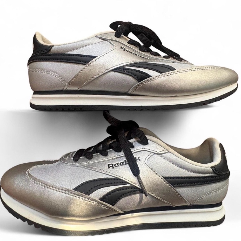 *SOLD* Reebok sneakers - Picture 4 of 8